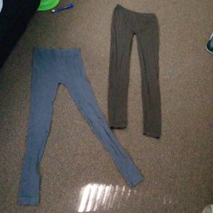 2 pairs of leggings
